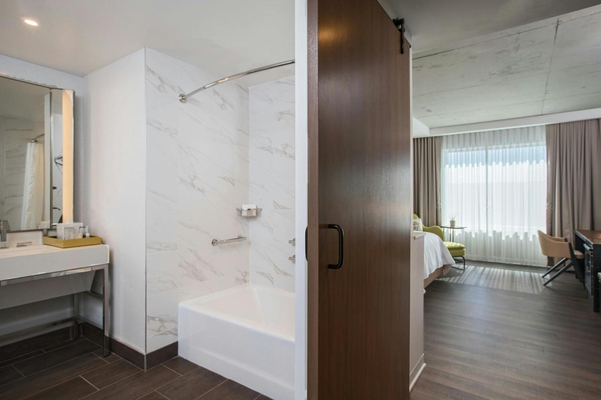 Renaissance Atlanta Airport Gateway 4*
